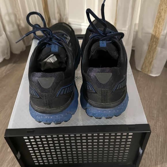Brooks Ghost 12. Size 9.5. Lightly worn - Picture 3 of 5